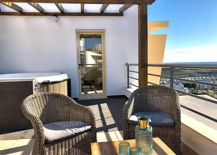 L Amazing Terrasse With Jacuzzi Encosta Da Orada Apartment