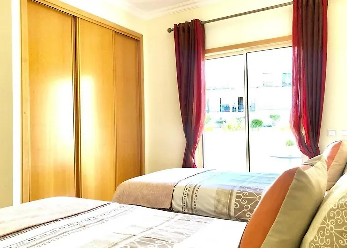 L Amazing Terrasse With Jacuzzi Encosta Da Orada *