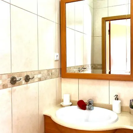 L Amazing Terrasse With Jacuzzi Encosta Da Orada 아파트 *